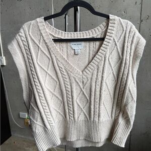 Pink Rose Women's V-Neck Vest Sweater - Cream